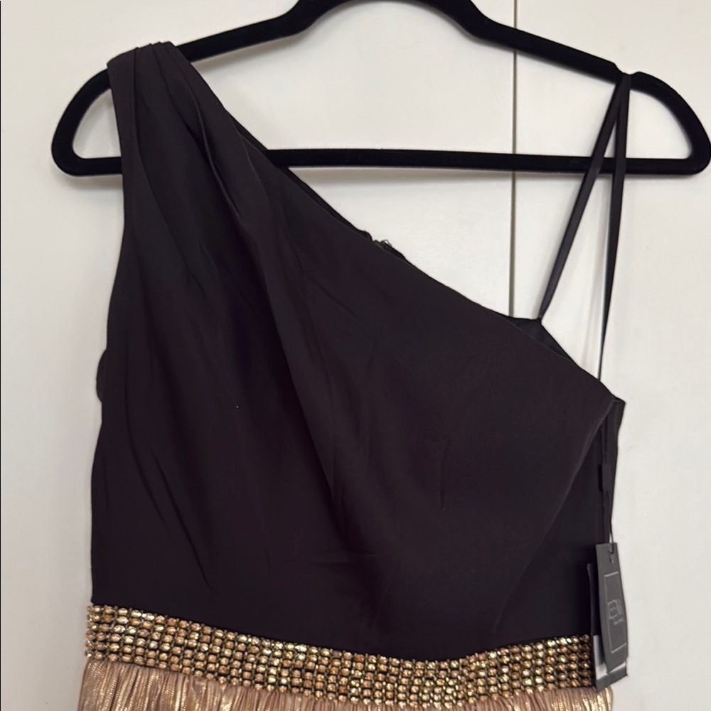 NWT | Mac Duggal Black One Shoulder Ruffle Tiered Gown Size 4 - Picture 6 of 11